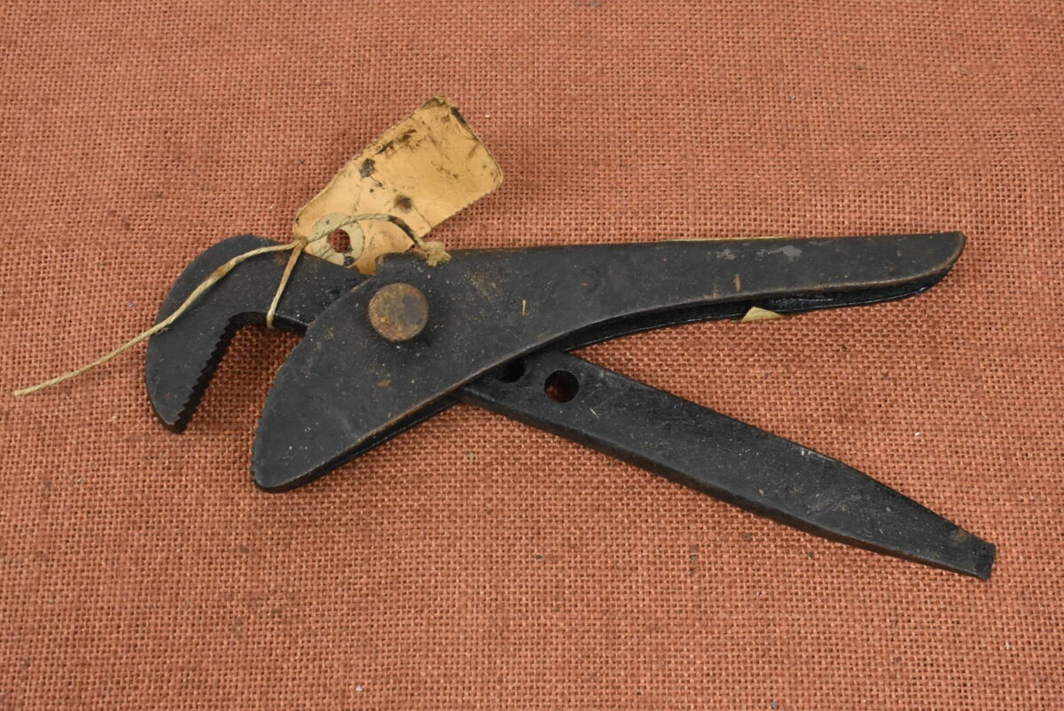 Ex - Military 8" Footprint Wrench 80214527 - Image 2