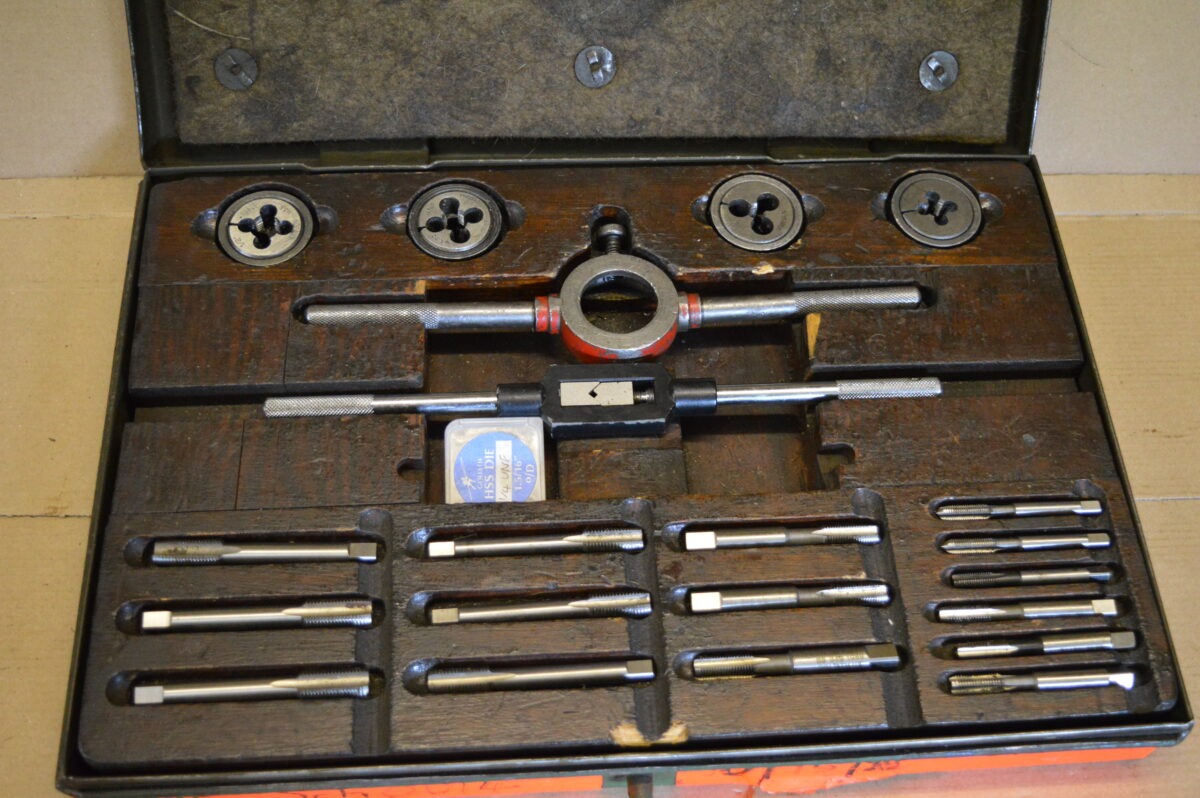 UNF Tap & Die Set in Steel Case, 1/4", 1/2", 7/16",5/16", 3/8", 80216396 - Image 3