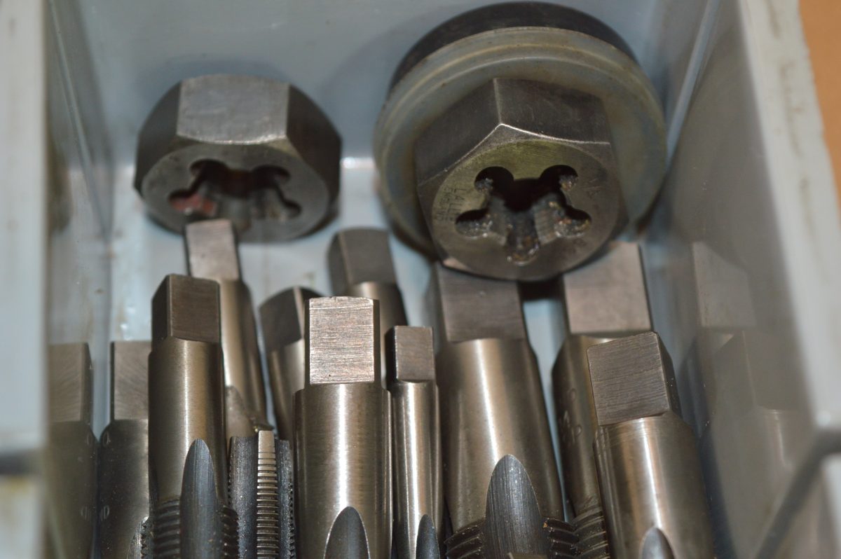12 Pipe Thread Taps, 1 Die and 2 Die Nuts, 80216840 - Image 3