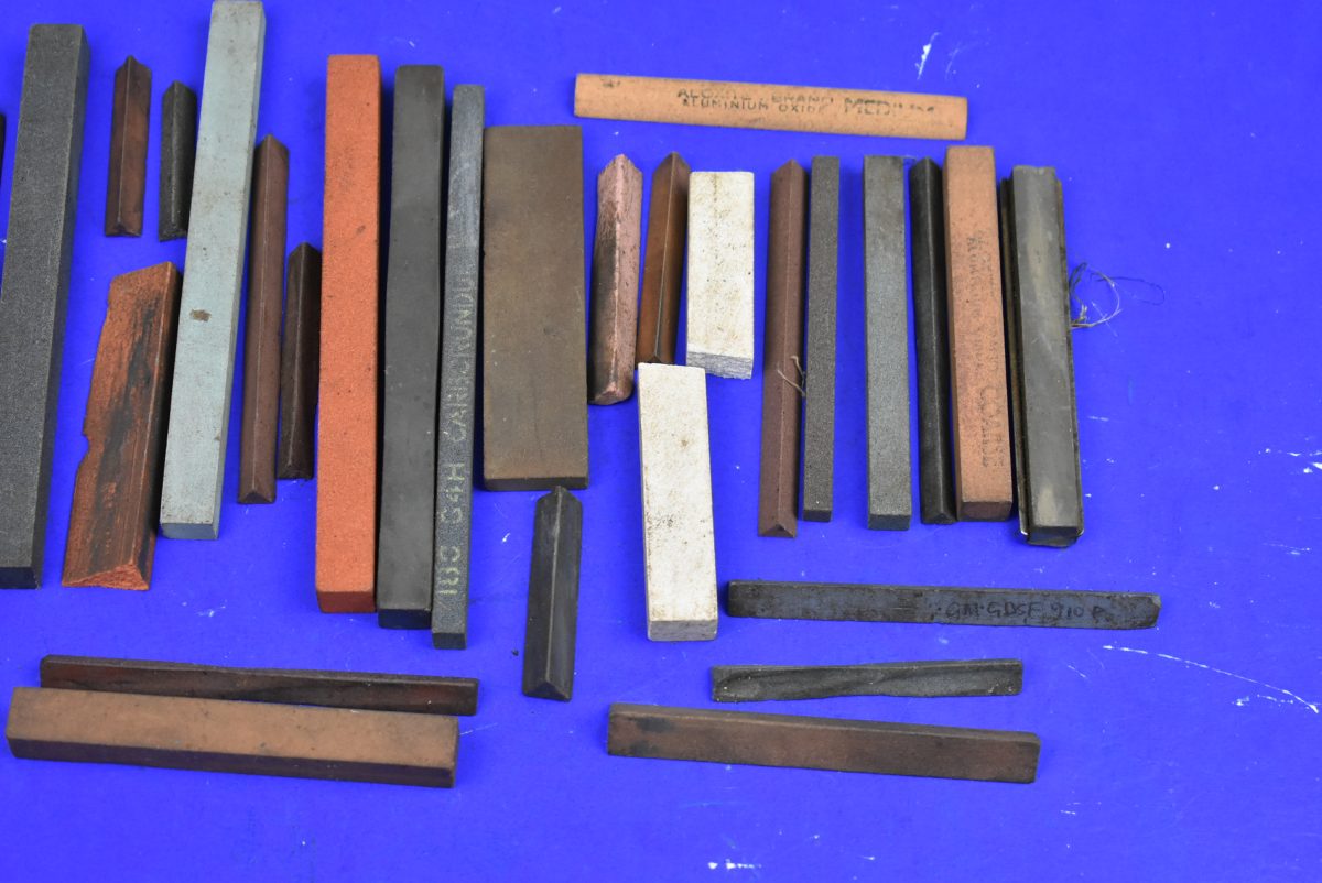Box of Assorted Sharpening/Slip Stones 80216997 - Image 3