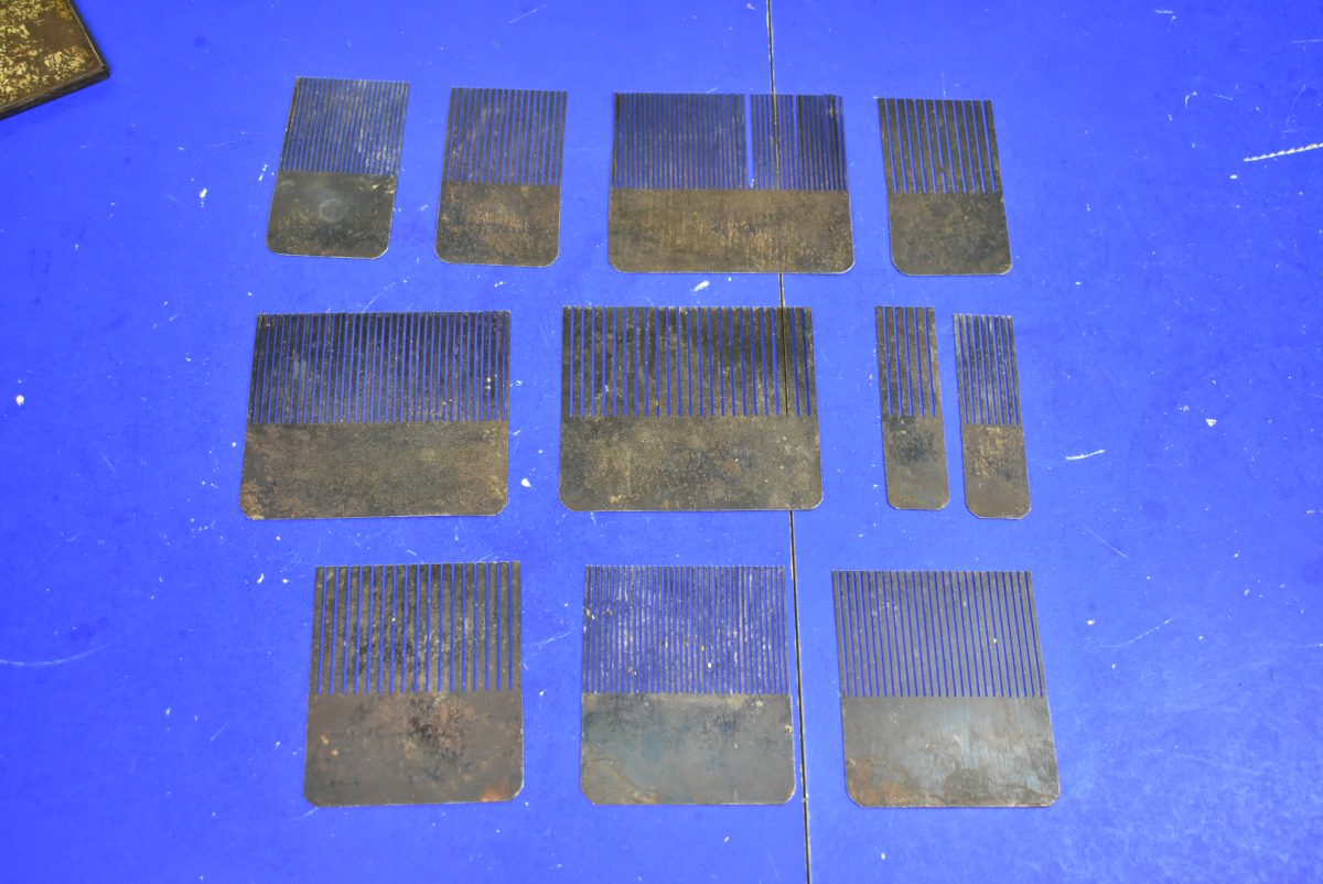 Good Set of Painter's Woodgraining Combs 80217137 - Image 2