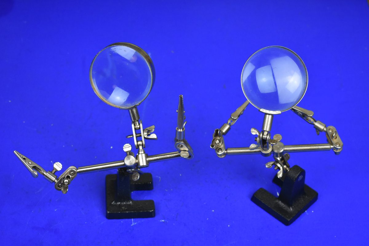 2 "Helping Hands" Stands with Magnifiers 80217304 - Image 2