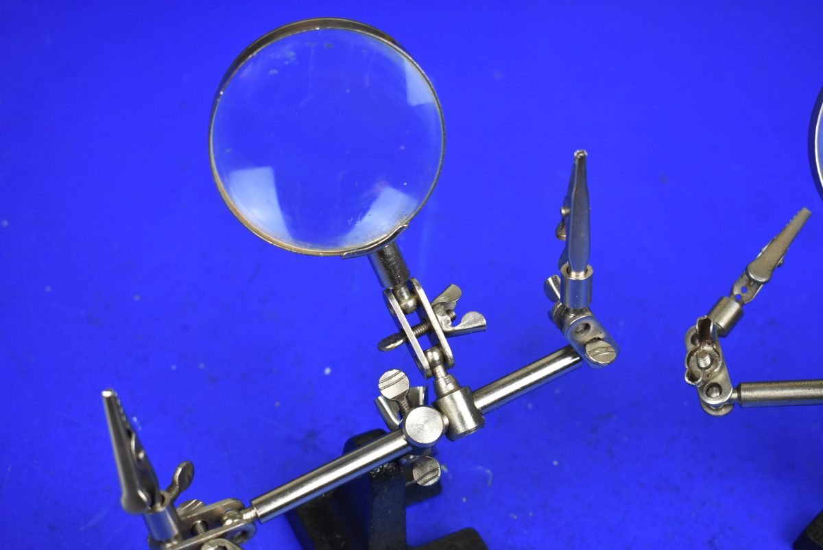 2 "Helping Hands" Stands with Magnifiers 80217304 - Image 3