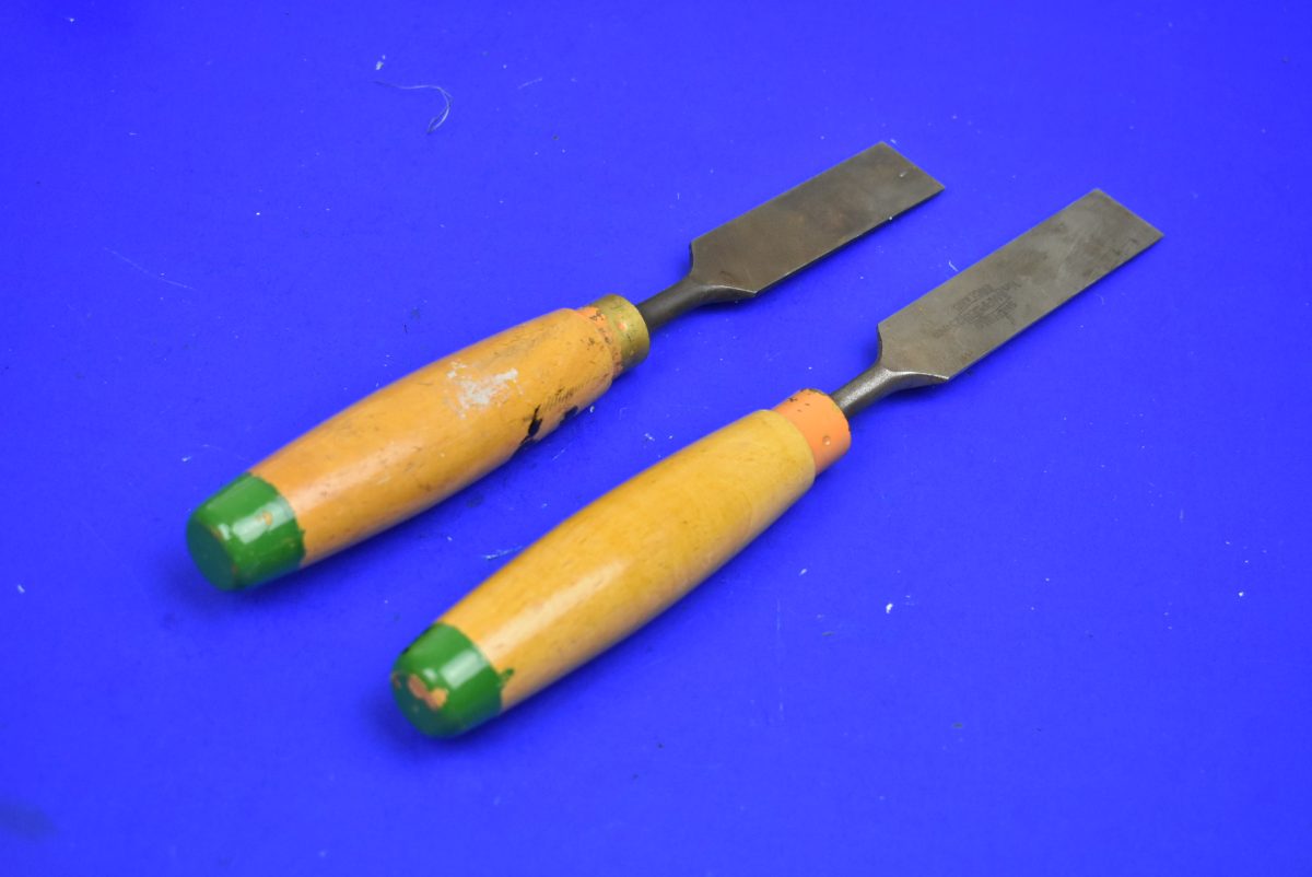 Two Good Used Marples 1" Bevel Edge Chisels 80217219 - Image 3