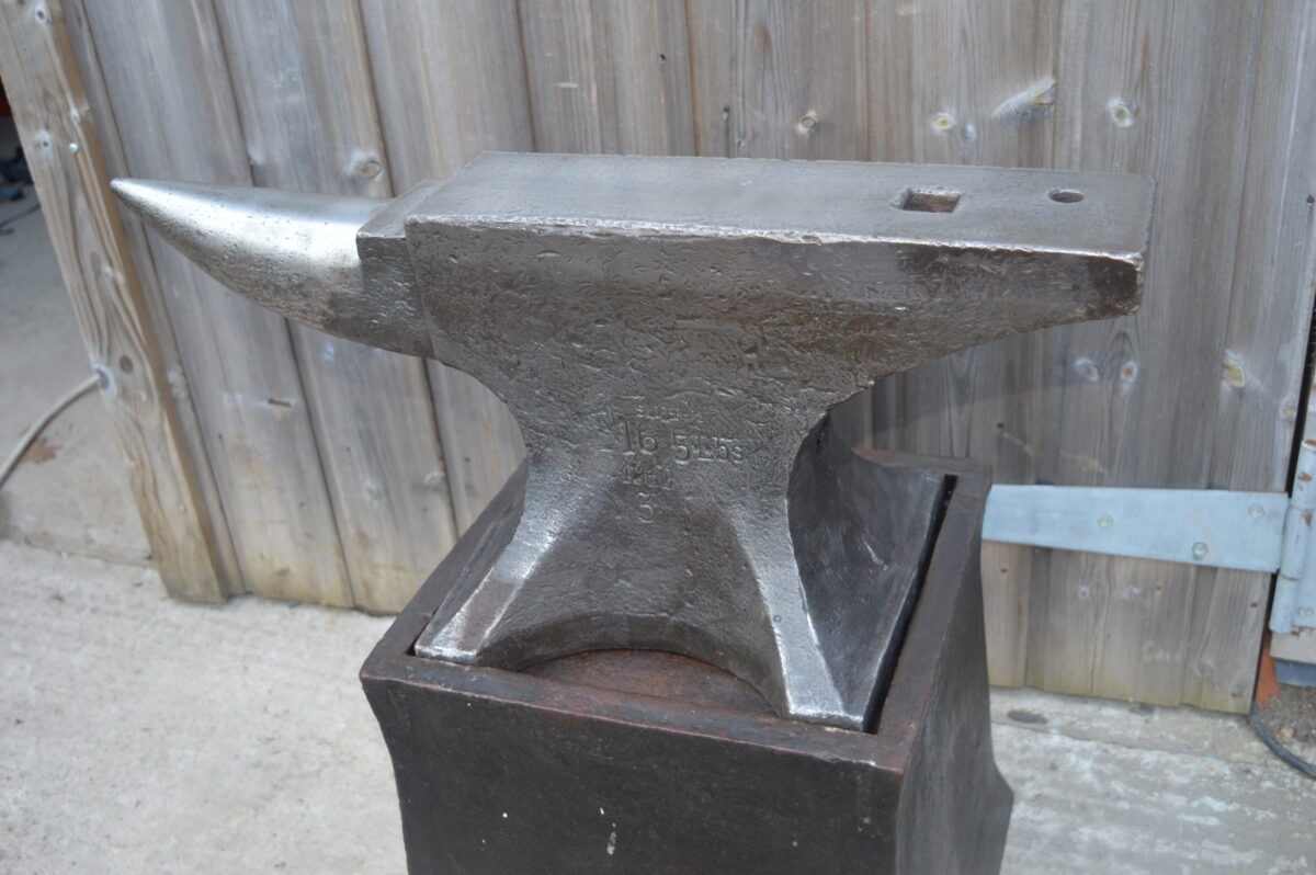Soderfors 165lb Blacksmiths Anvil with Cast Iron Stand, Dated 1930, Very Good Condition, 80217375 - Image 3