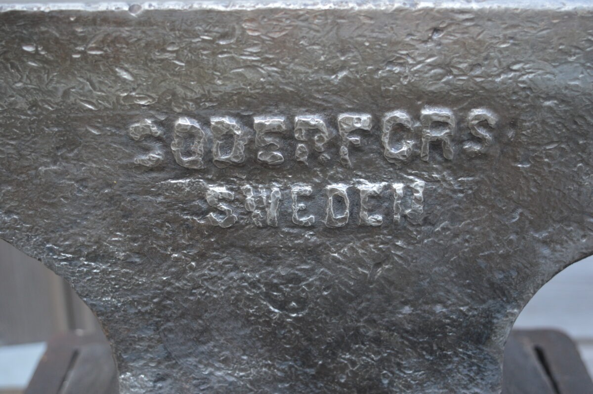 Soderfors 165lb Blacksmiths Anvil with Cast Iron Stand, Dated 1930, Very Good Condition, 80217375 - Image 7