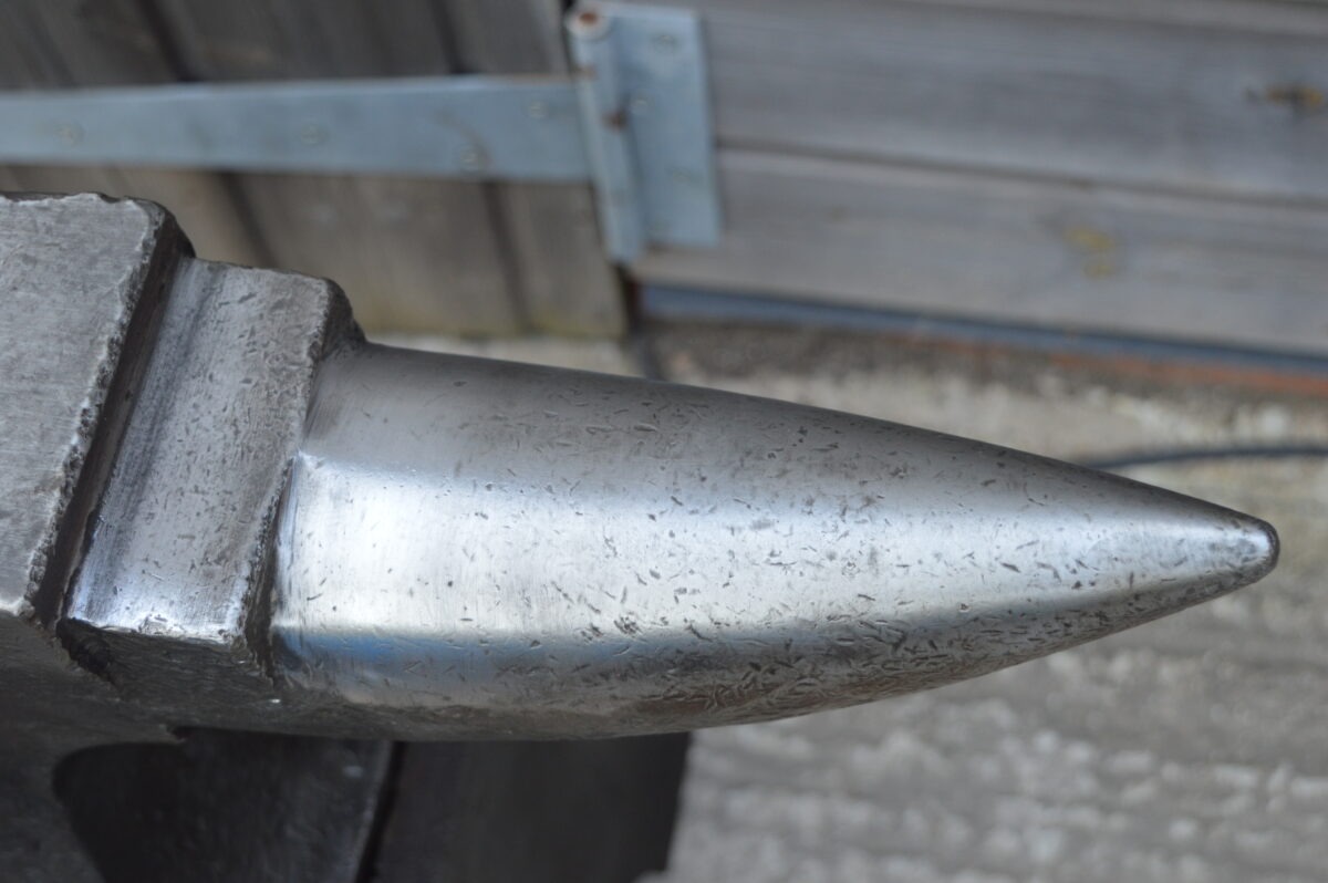 Soderfors 165lb Blacksmiths Anvil with Cast Iron Stand, Dated 1930, Very Good Condition, 80217375 - Image 8